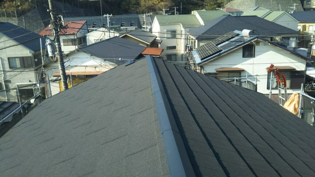 横浜市金沢区にて雨漏り修理・屋根葺き替え工事〈瓦からエコグラーニへの葺き替え〉 施工後